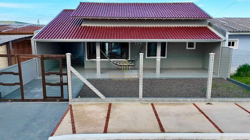 Casa à venda na praia de Atlântida Sul, 3 dormitórios: 2ª foto da galeria de imagens do imóvel