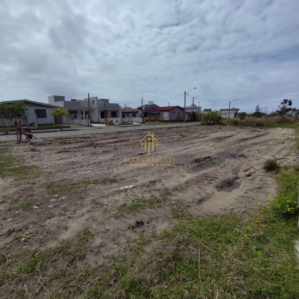 Terreno na praia de Atlântida Sul: 1ª foto da galeria de imagens do imóvel