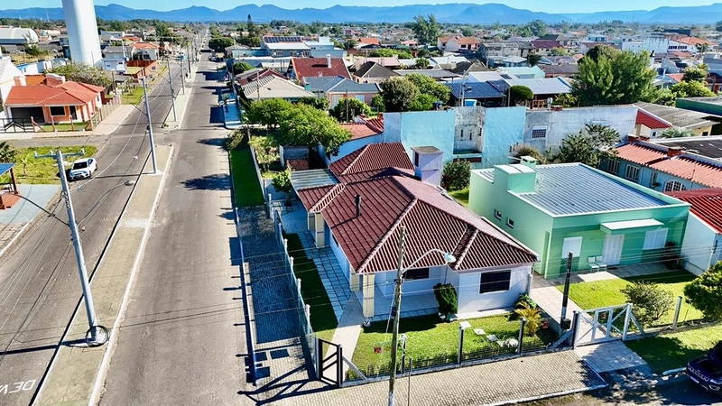 Bela casa na praia de Atlântida Sul, 3 dormitórios: 23ª foto da galeria de imagens do imóvel