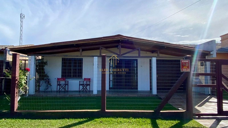 Casa à venda na pria de Atlântida Sul, 2 dormitórios: 1ª foto da galeria de imagens do imóvel