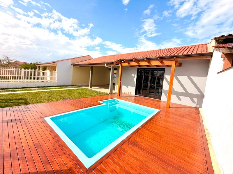 Casa à venda na praia de Atlântida Sul, 3 dormitórios: 2ª foto da galeria de imagens do imóvel