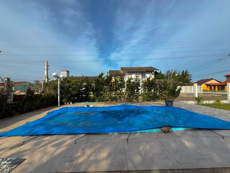 Casa com 2 terrenos à venda na praia de Atlântida Sul, 3 dormitórios: 4ª foto da galeria de imagens do imóvel