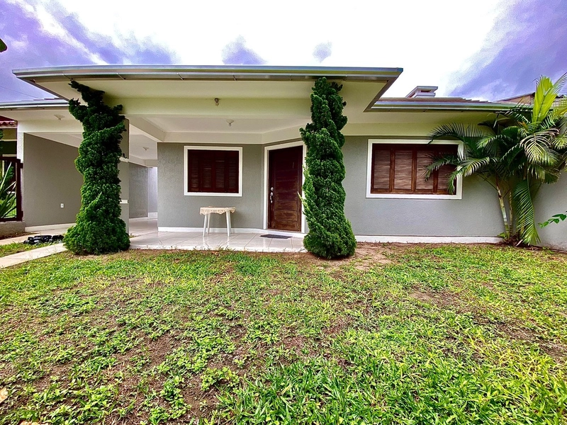 Casa na Praia de Atlântida Sul, 3 dormitórios: 2ª foto da galeria de imagens do imóvel