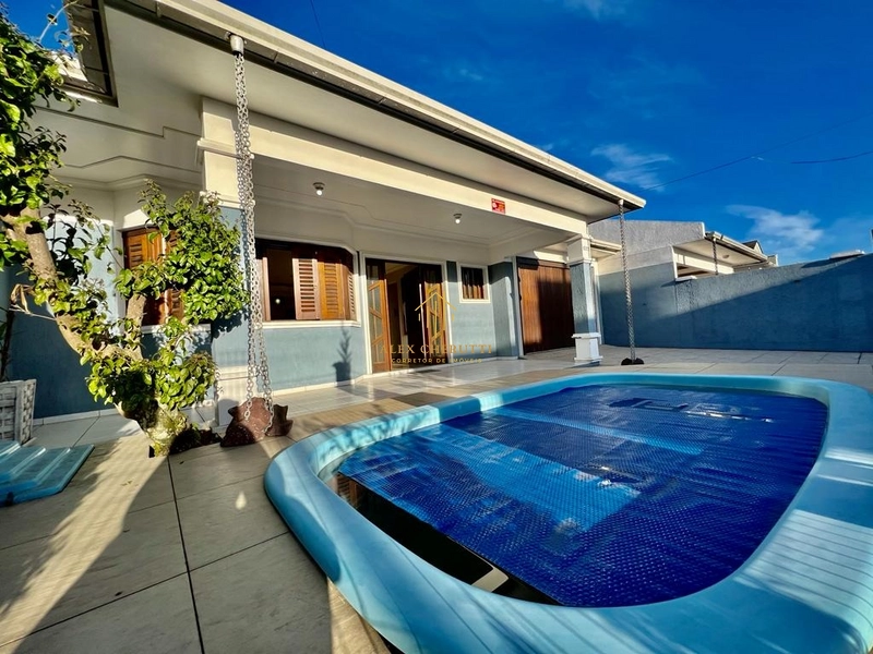 Casa na Praia de Atlântida Sul, 3 dormitórios: 2ª foto da galeria de imagens do imóvel