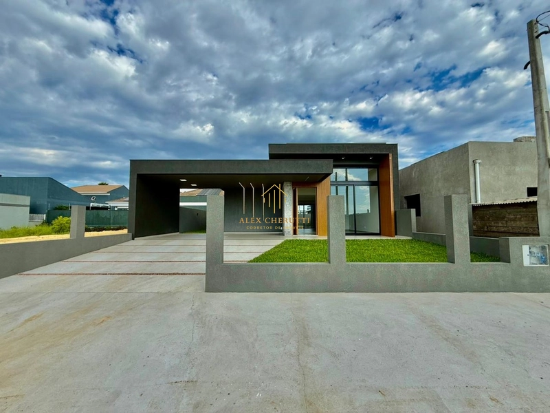 Belíssima casa nova na praia de Atlântida Sul, 3 dormitórios: 1ª foto da galeria de imagens do imóvel
