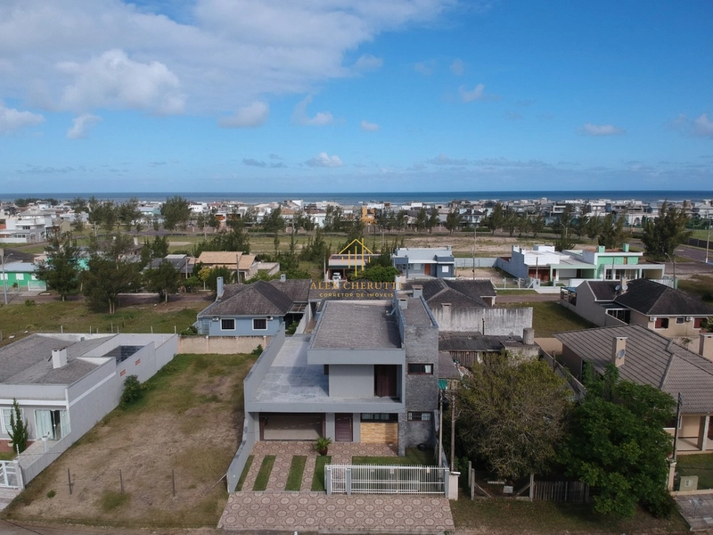 Casa em Praia de Atlântida Sul, 3 Dormitórios: 5ª foto da galeria de imagens do imóvel