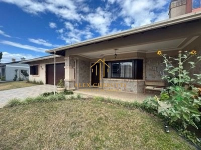 Casa com 2 terrenos em Atlântida Sul: 2ª foto da galeria de imagens do imóvel