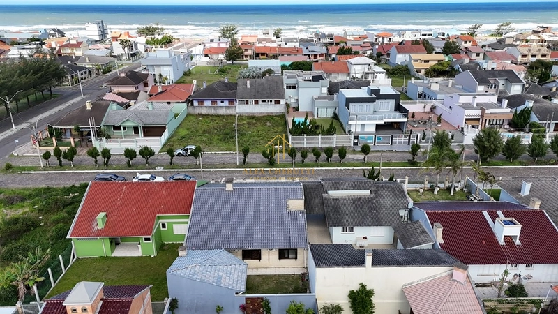 Bela casa à venda na praia de Atlântida Sul, 3 dormitórios: 4ª foto da galeria de imagens do imóvel