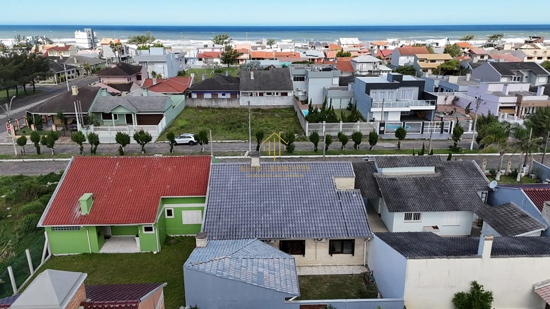Bela casa à venda na praia de Atlântida Sul, 3 dormitórios: 3ª foto da galeria de imagens do imóvel