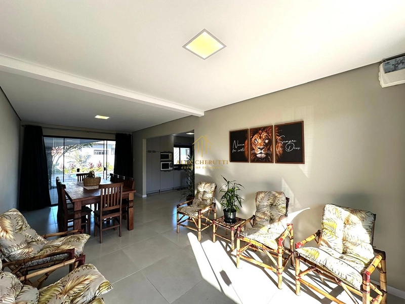 Casa à venda na praia de Atlântida Sul, 2 dormitórios: 3ª foto da galeria de imagens do imóvel