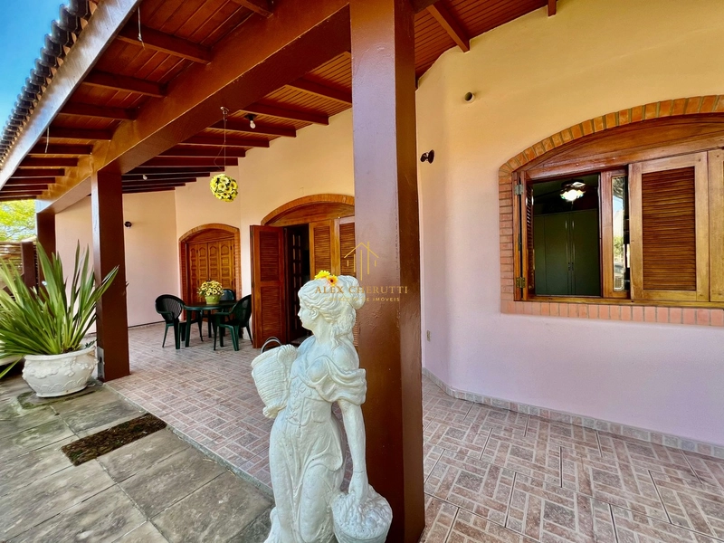 Bela casa com 3 terrenos na praia de Mariápolis: 5ª foto da galeria de imagens do imóvel
