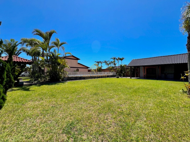 Bela casa com 3 terrenos na praia de Mariápolis: 8ª foto da galeria de imagens do imóvel