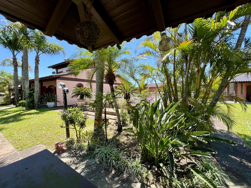 Bela casa com 3 terrenos na praia de Mariápolis: 6ª foto da galeria de imagens do imóvel