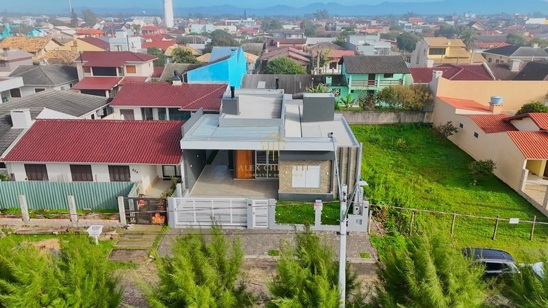 Linda casa à venda na praia de Atlântida Sul, 3 suítes: 1ª foto da galeria de imagens do imóvel