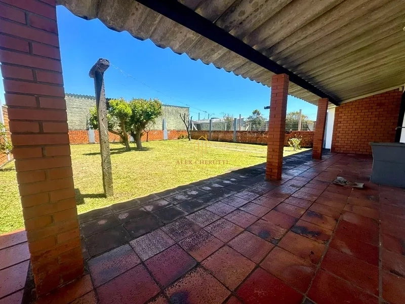 Casa à venda na praia de Atlântida Sul, 2 dormitórios: 2ª foto da galeria de imagens do imóvel