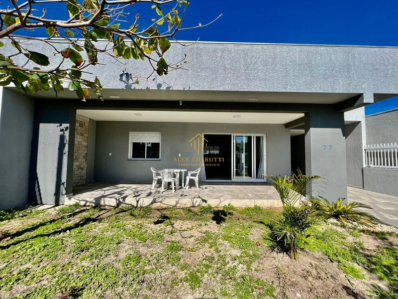 Excelente casa em Atlântida Sul: 1ª foto da galeria de imagens do imóvel