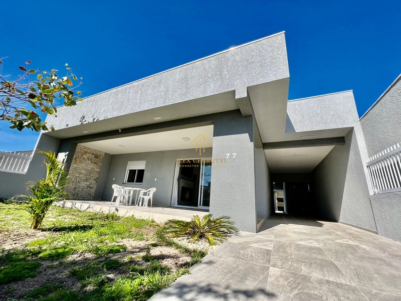 Excelente casa em Atlântida Sul: 3ª foto da galeria de imagens do imóvel