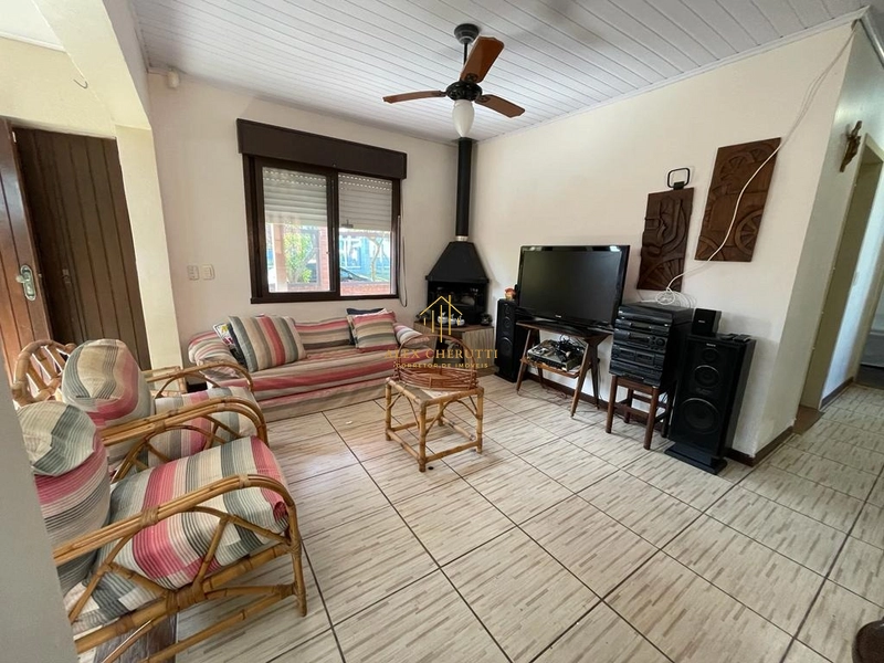 Casa na Praia de Atlântida Sul, 8 dormitórios: 4ª foto da galeria de imagens do imóvel