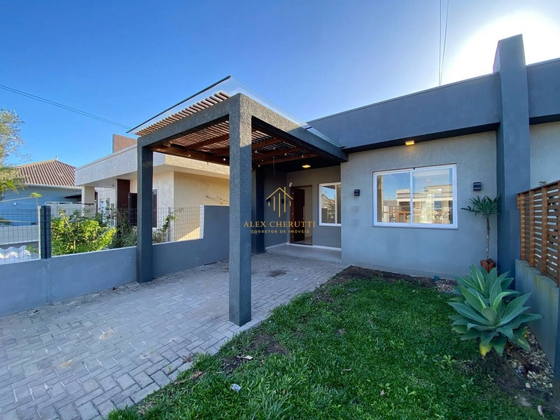 Casa geminada à venda na praia de Rainha do Mar, 2 dormitórios: 1ª foto da galeria de imagens do imóvel