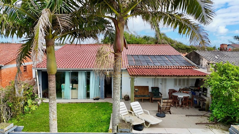 Casa à venda na praia de Atlântida Sul, 4 dormitórios: 2ª foto da galeria de imagens do imóvel