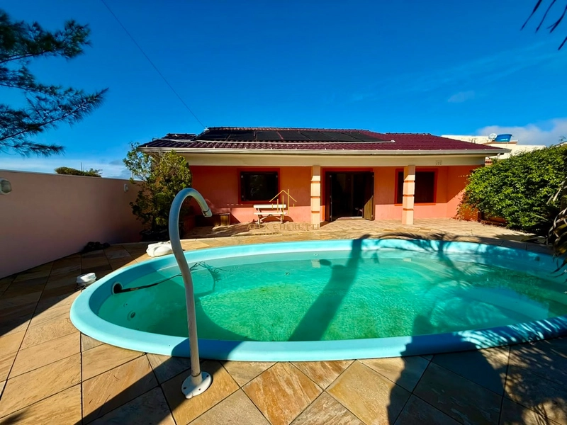 Casa na Praia de Mariápolis, 3 dormitórios: 1ª foto da galeria de imagens do imóvel
