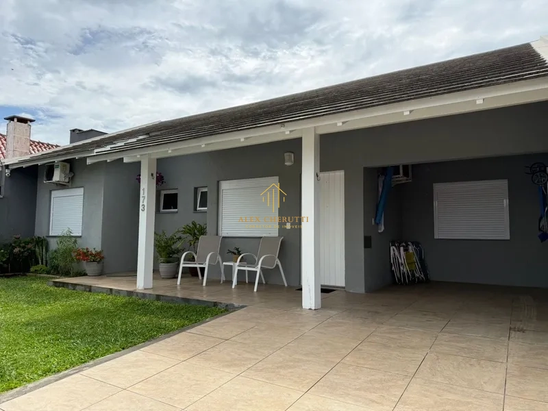 Casa à venda na praia de Atlântida Sul, 4 dormitórios: 1ª foto da galeria de imagens do imóvel