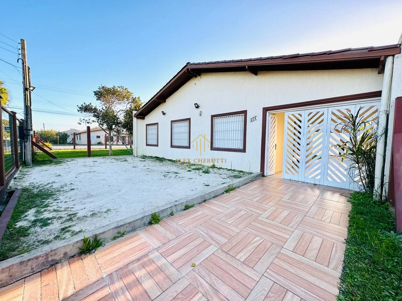 Casa à venda na praia de Atlântida Sul, 3 dormitórios: 2ª foto da galeria de imagens do imóvel