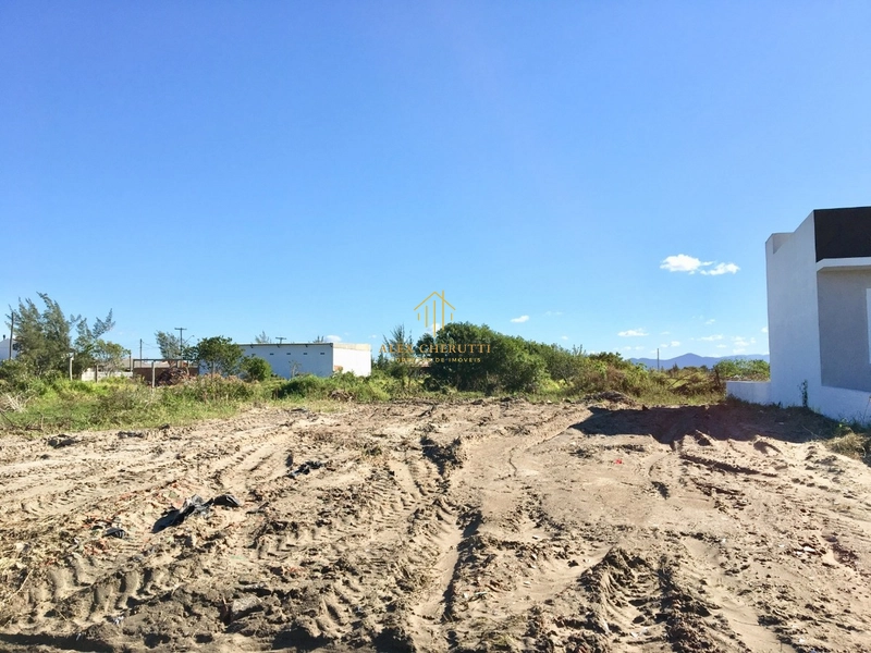 Terreno na praia dos Coqueiros: 3ª foto da galeria de imagens do imóvel