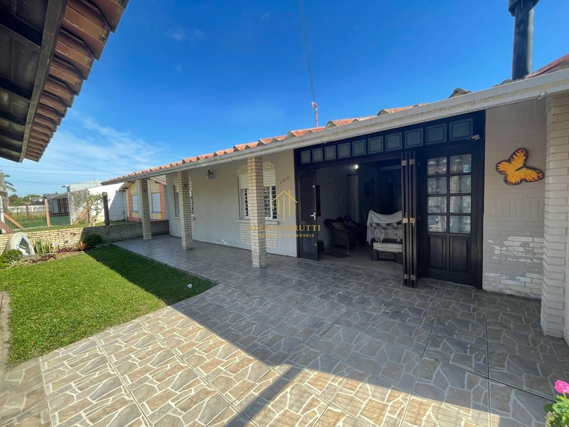 Casa na praia de Atlântida Sul: 1ª foto da galeria de imagens do imóvel