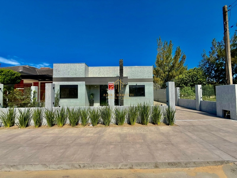 Casa à venda na praia de Atlântida Sul: 1ª foto da galeria de imagens do imóvel