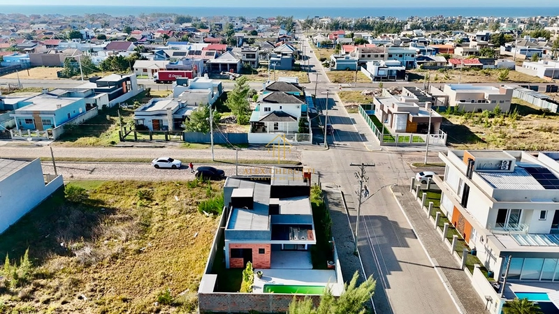 Bela casa em Atlântida Sul: 6ª foto da galeria de imagens do imóvel