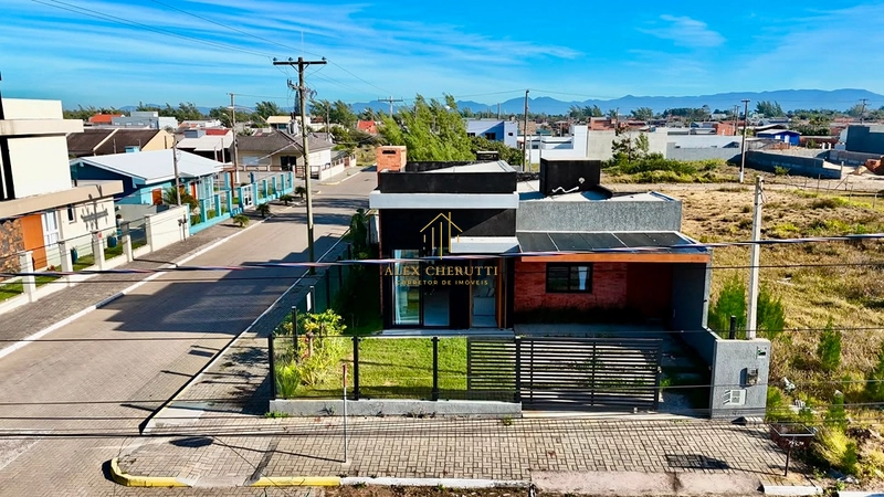 Bela casa em Atlântida Sul: 1ª foto da galeria de imagens do imóvel