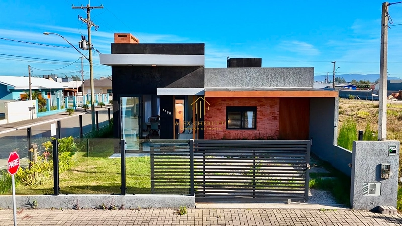 Bela casa em Atlântida Sul: 3ª foto da galeria de imagens do imóvel