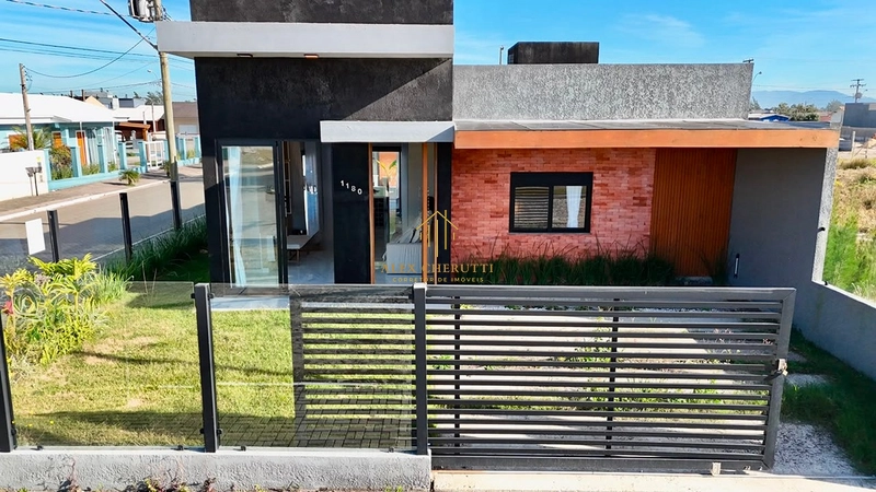 Bela casa em Atlântida Sul: 4ª foto da galeria de imagens do imóvel
