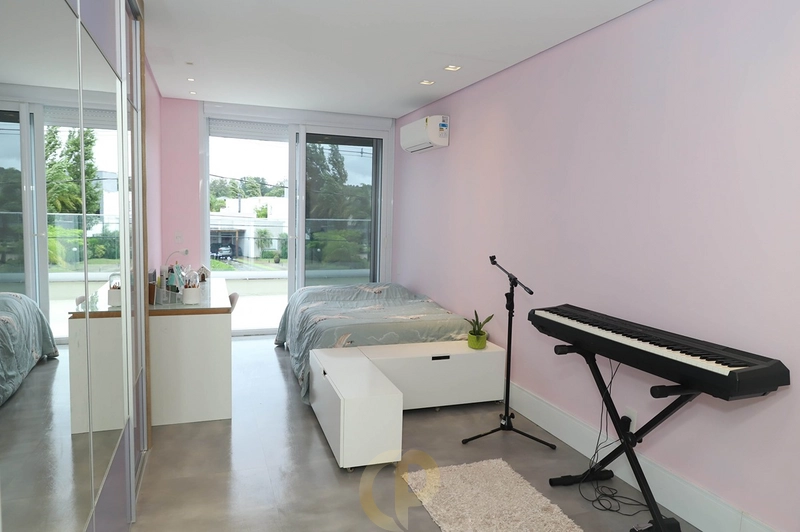 Casa completa com 5 suítes e espaços amplos para toda a família: 11ª foto da galeria de imagens do imóvel