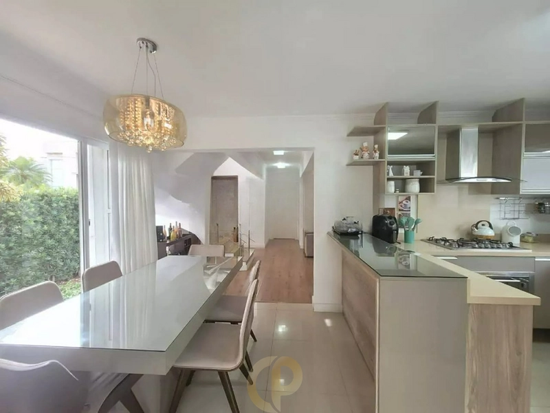 Casa completa, charmosa e pensada nos detalhes com piscina, lareira e dois acessos que facilitam o teu dia a dia!: 3ª foto da galeria de imagens do imóvel