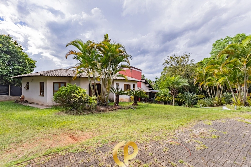 🏡 Casa clássica com 350m², 5 dormitórios, pé-direito duplo e ótima localização! ✨: 16ª foto da galeria de imagens do imóvel