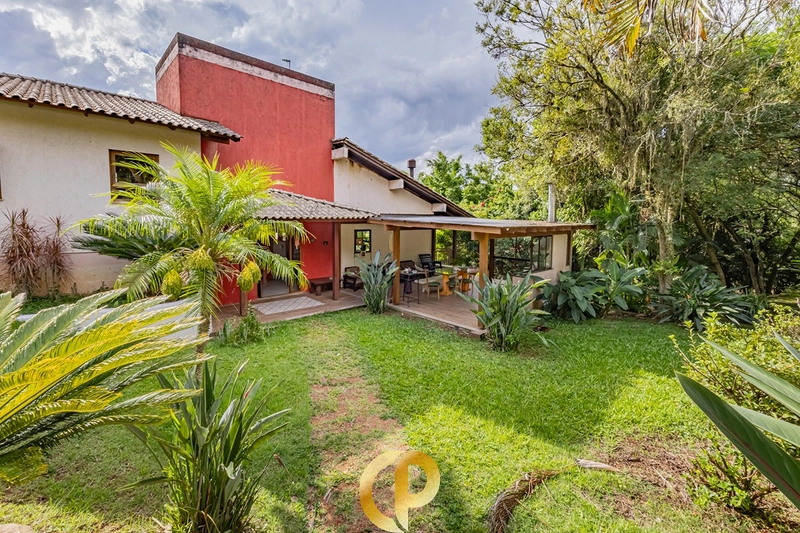🏡 Casa clássica com 350m², 5 dormitórios, pé-direito duplo e ótima localização! ✨: 1ª foto da galeria de imagens do imóvel