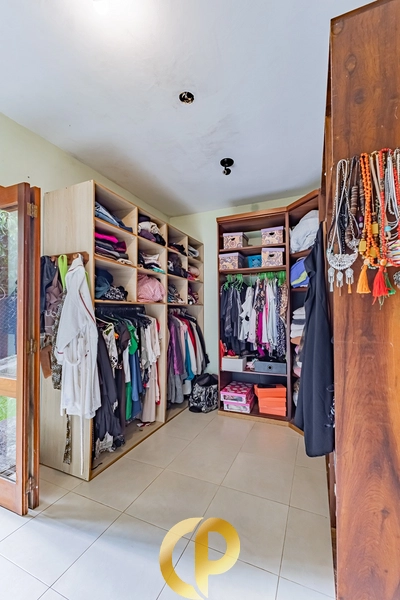 🏡 Casa clássica com 350m², 5 dormitórios, pé-direito duplo e ótima localização! ✨: 20ª foto da galeria de imagens do imóvel