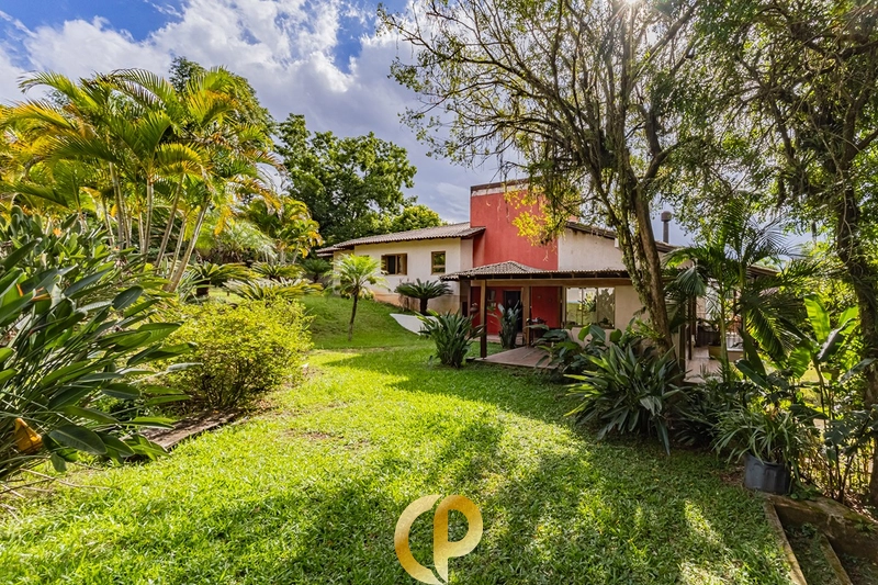 🏡 Casa clássica com 350m², 5 dormitórios, pé-direito duplo e ótima localização! ✨: 29ª foto da galeria de imagens do imóvel