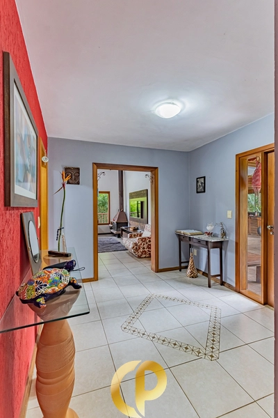 🏡 Casa clássica com 350m², 5 dormitórios, pé-direito duplo e ótima localização! ✨: 42ª foto da galeria de imagens do imóvel