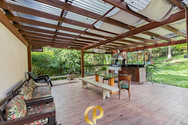 🏡 Casa clássica com 350m², 5 dormitórios, pé-direito duplo e ótima localização! ✨: 30ª foto da galeria de imagens do imóvel