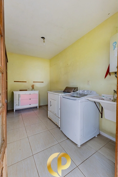 🏡 Casa clássica com 350m², 5 dormitórios, pé-direito duplo e ótima localização! ✨: 4ª foto da galeria de imagens do imóvel