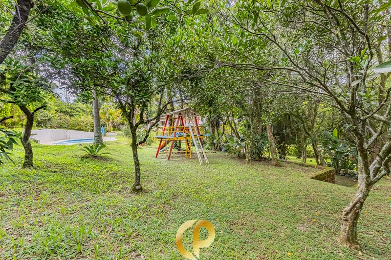 🏡 Casa clássica com 350m², 5 dormitórios, pé-direito duplo e ótima localização! ✨: 38ª foto da galeria de imagens do imóvel