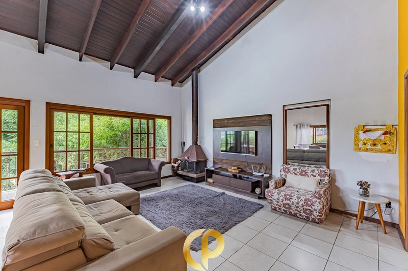 🏡 Casa clássica com 350m², 5 dormitórios, pé-direito duplo e ótima localização! ✨: 7ª foto da galeria de imagens do imóvel