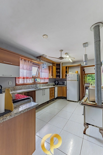 🏡 Casa clássica com 350m², 5 dormitórios, pé-direito duplo e ótima localização! ✨: 3ª foto da galeria de imagens do imóvel