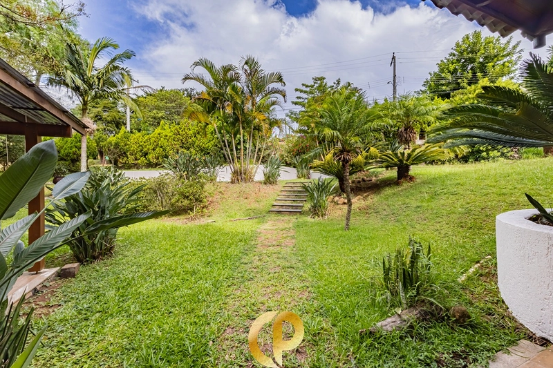 🏡 Casa clássica com 350m², 5 dormitórios, pé-direito duplo e ótima localização! ✨: 23ª foto da galeria de imagens do imóvel