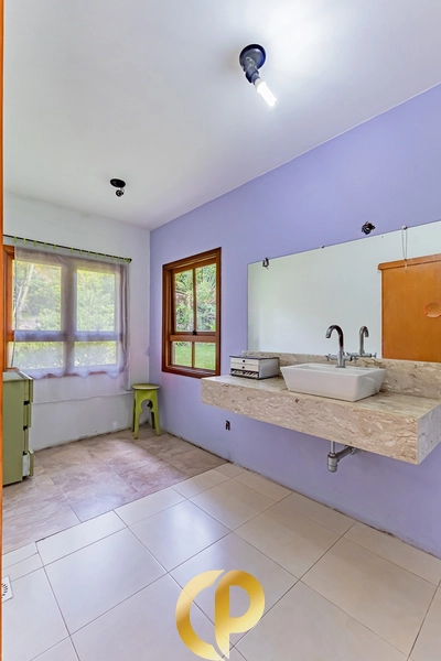 🏡 Casa clássica com 350m², 5 dormitórios, pé-direito duplo e ótima localização! ✨: 19ª foto da galeria de imagens do imóvel