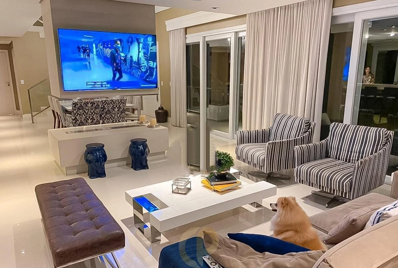 ✨ Casa espetacular com 560m², 5 suítes, piscina, adega e vendida 100% mobiliada! 🏡: 6ª foto da galeria de imagens do imóvel