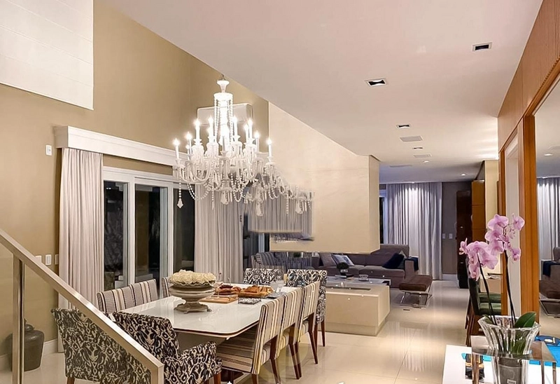 ✨ Casa espetacular com 560m², 5 suítes, piscina, adega e vendida 100% mobiliada! 🏡: 4ª foto da galeria de imagens do imóvel